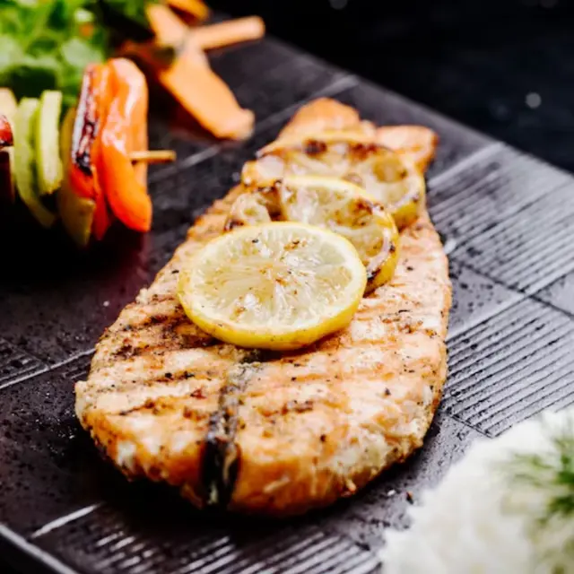 Frango grelhado ao limão siciliano com risoto leve